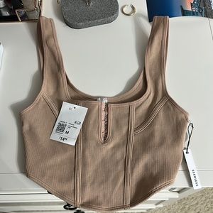 Square neck cropped tank top.
